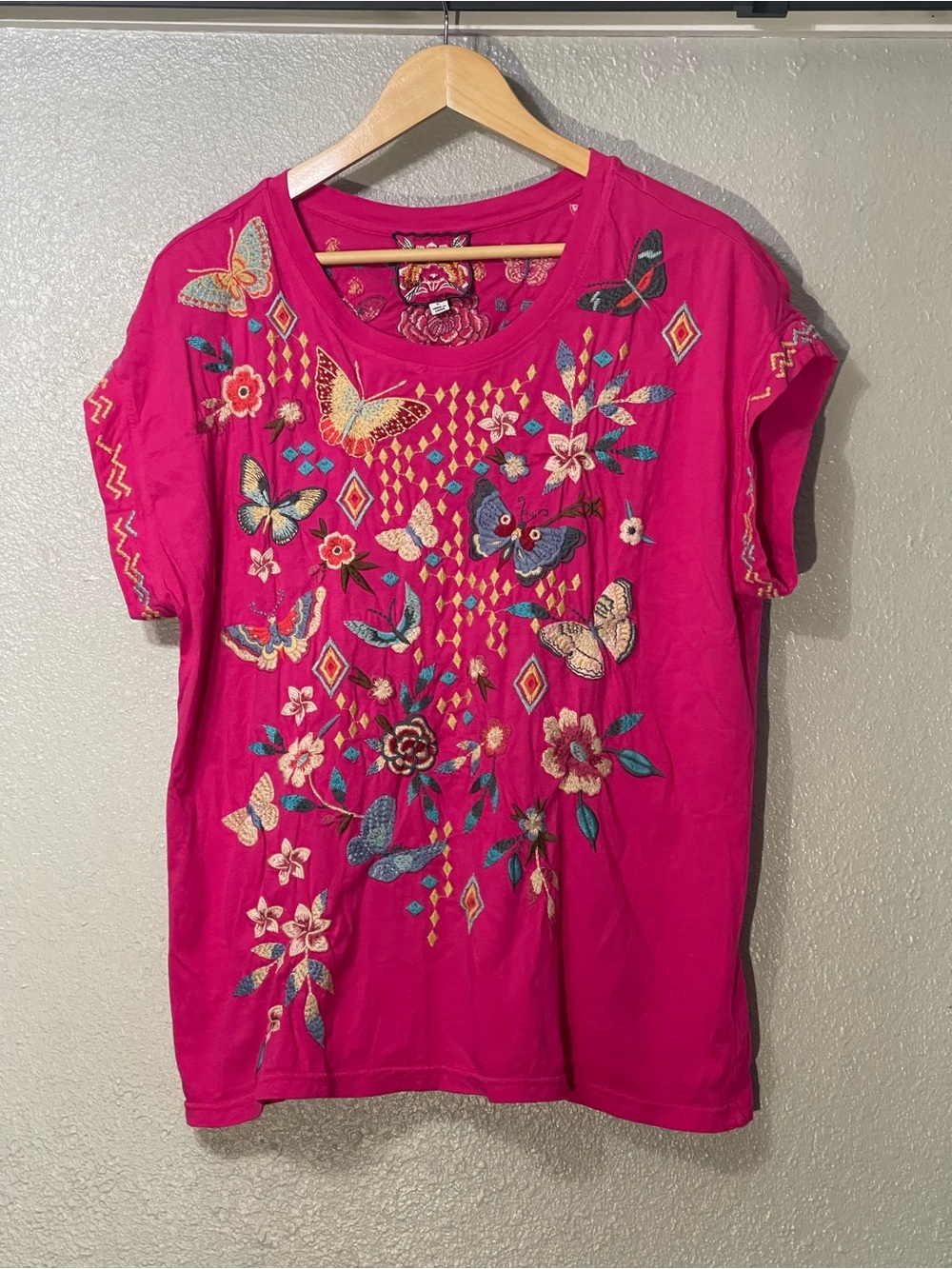 Johnny Was Mariposa Relaxed Tee Pink Embroidered Butterfly Floral - Size L - Picture 2 of 6